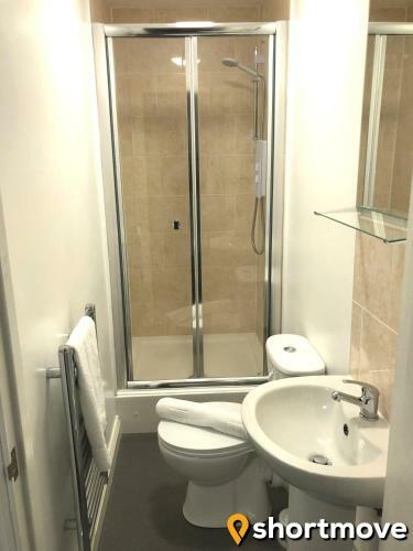 Apartamento Shortmove - Modern Studios, Wifi, Smart Tvs, Parking
