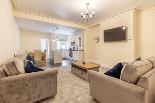Beautiful 4 Bed House Worcester City Centre
