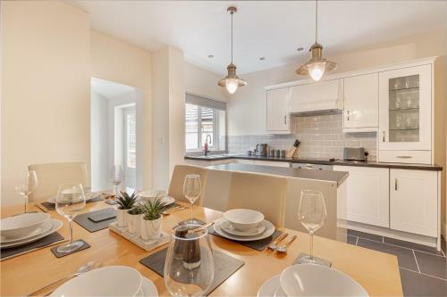 Beautiful 4 Bed House Worcester City Centre