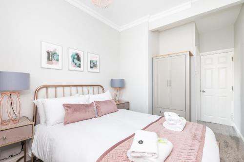 Pass The Keys - Elegant And Modern 5 Bed House With Free Parking
