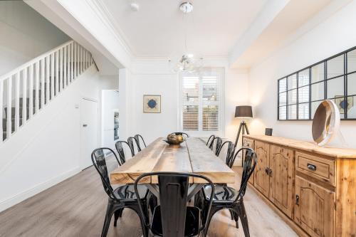 Pass The Keys - Elegant And Modern 5 Bed House With Free Parking