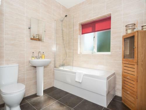 Bright, Comfy & Homely Base For 4, & Free Parking!
