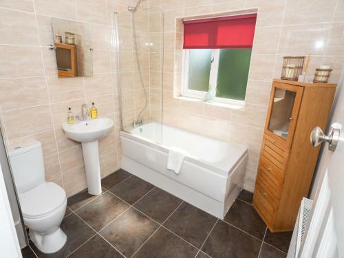 Bright, Comfy & Homely Base For 4, & Free Parking!