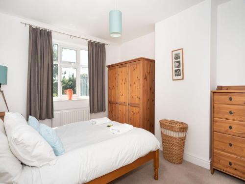 Bright, Comfy & Homely Base For 4, & Free Parking!