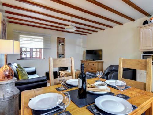 Holiday Home Ffordd Fodolydd-2
