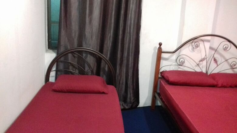 Hostal Submarine Guest House Central Market