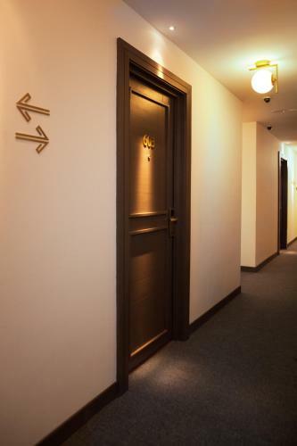 Gold Tree Hotel