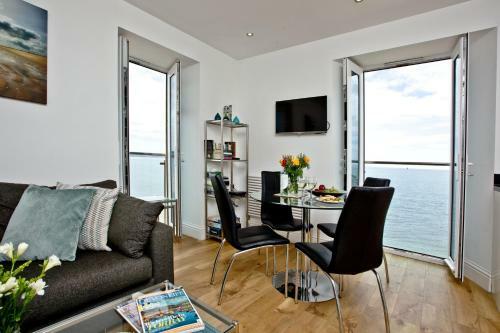 14 At The Beach, Torcross