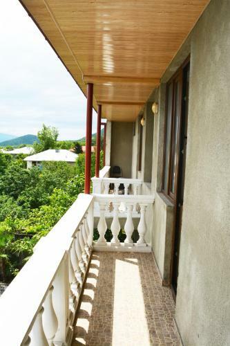 Hostal Room In Bb - Triple Room In Kvareli, Georgia