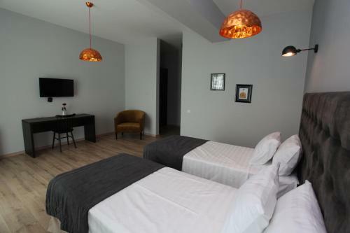 L.m Club Hotel