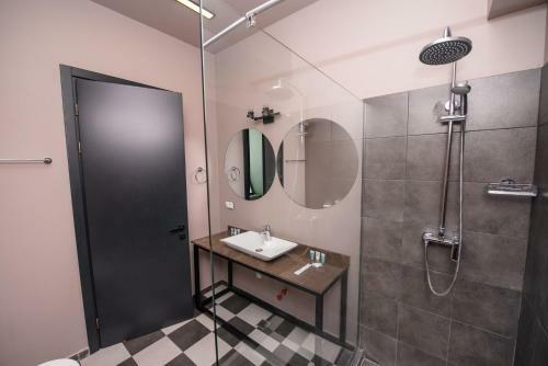L.m Club Hotel