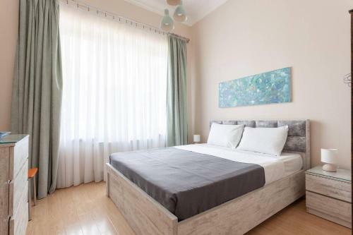 Wehost Apartment On A Colorful Street