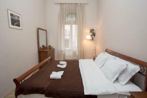 Old Fashioned 2br Apartment 5 Min To Rustaveli Ave