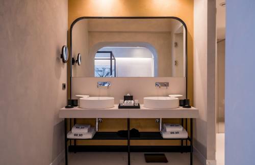 Hotel Monograph Freedom Square