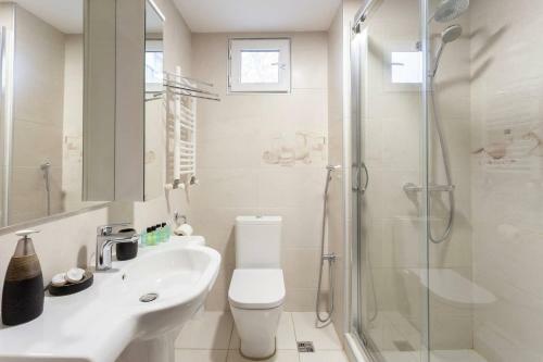 Apartamento ?bright 2br Apt. W/ Balcony In Tbilisi Center?