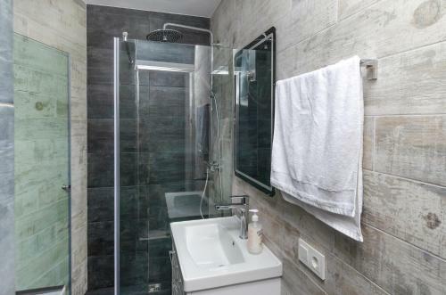 Green Line Apartment