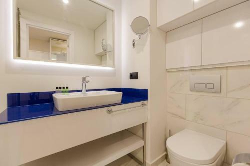 Bright Studio Apartment With Sea Views And Balcony