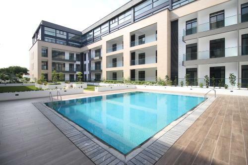 Embassy Garden Apartments W Pool+gym+parking
