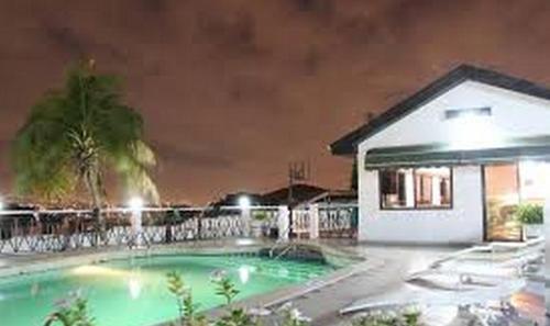 Hostal Room In Apartment - Hill View Hotel-mccathy Hills