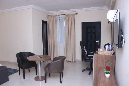 Rhogem Hotel