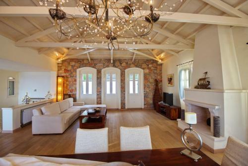 Luxurious Villa With Wonderful View