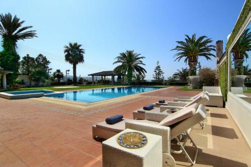 Black Diamond Luxury Villa Anavyssos In Athens