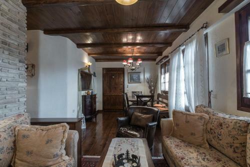 Pantelis Sweet Home
