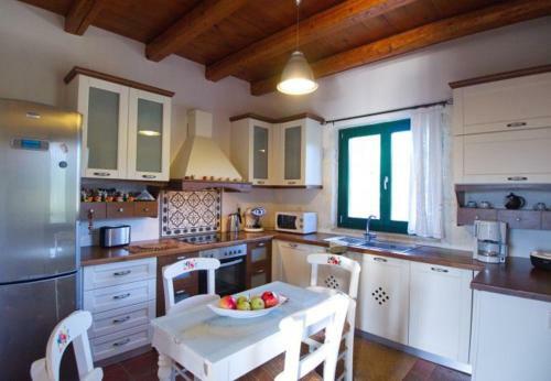 Armenoi Villa Sleeps 6 With Pool And Air Con