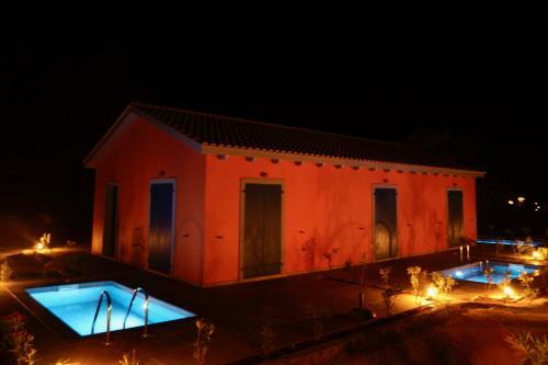 Apartamento Throisma Studios With Private Pool & Parking