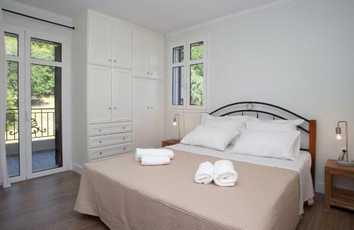 Apanema Lefkada By Omikron Selections