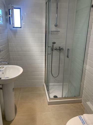 Private Rooms In Spacious Flat Marousi