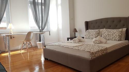 Ionian Apartment- Athens Center, 6 Bd, 2.5 Bath