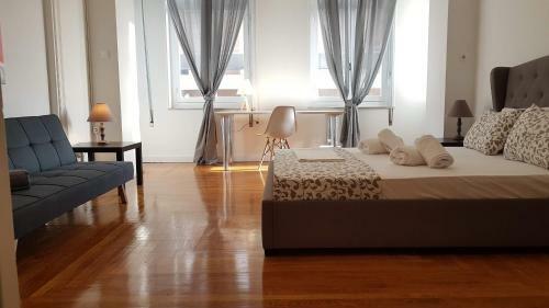Ionian Apartment- Athens Center, 6 Bd, 2.5 Bath