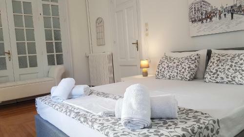 Ionian Apartment- Athens Center, 6 Bd, 2.5 Bath