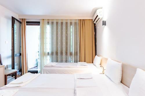 Hotel Pela