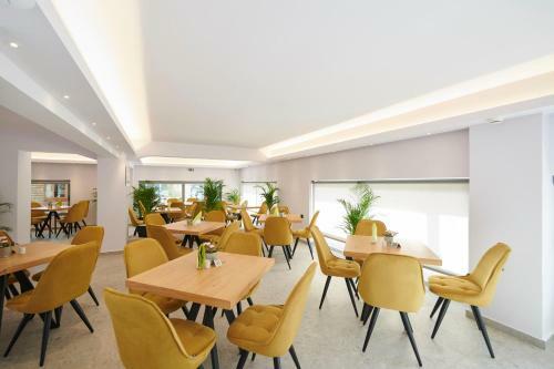 Meni Hotel