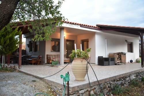 Village House Aretousa