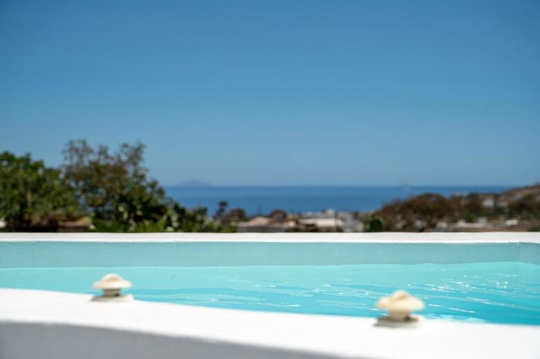 Villa Karpimo Suites