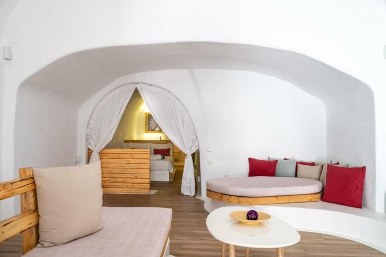 Villa Karpimo Suites