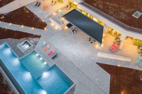 Villa Yana With Direct Sea Access, Large Pool & Heated Jacuzzi