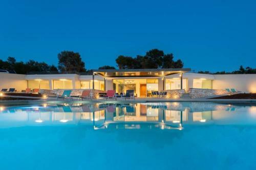 Villa Yana With Direct Sea Access, Large Pool & Heated Jacuzzi