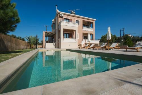 Private Pool Luxurious Villa