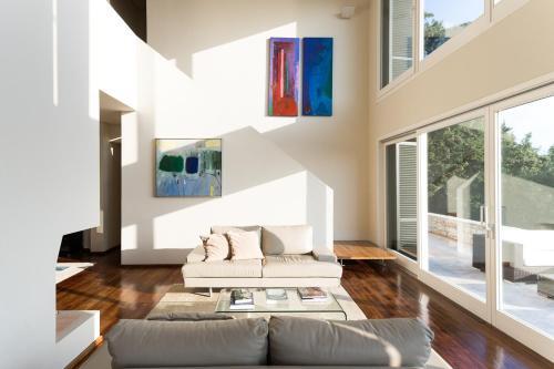 Geromonachos Villa Sleeps 14 With Pool Air Con And Wifi