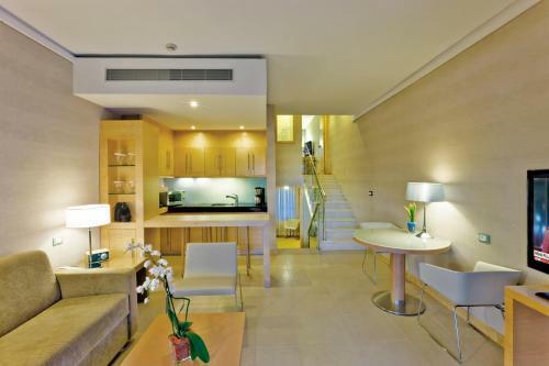 Hotel Abav2 Suites By Rodos Palace