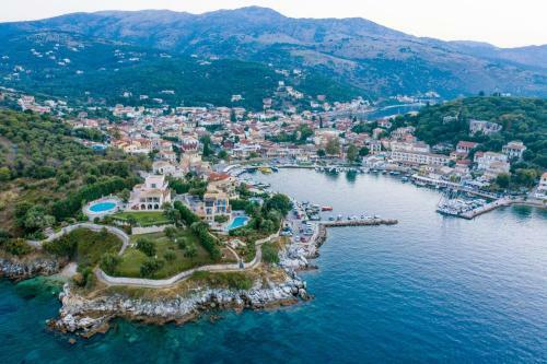 Kassiopi Villa Sleeps 10 Pool Wifi