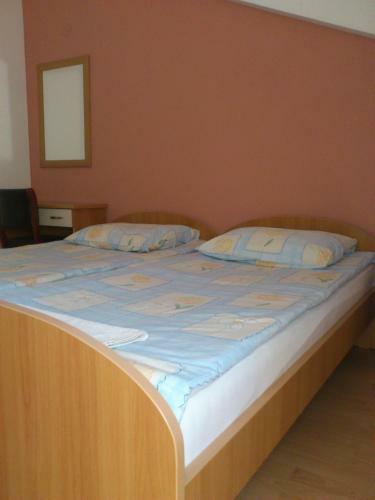 Hostal Ivanoski Studios And Guest Rooms