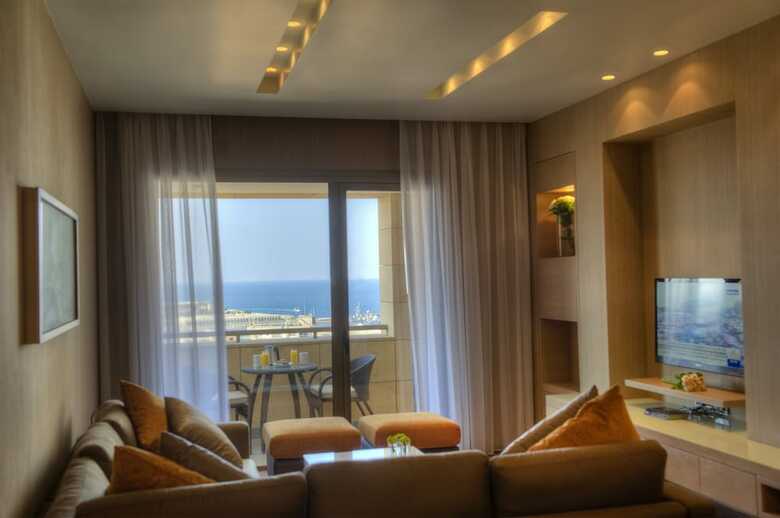 Hotel Saifi Suites