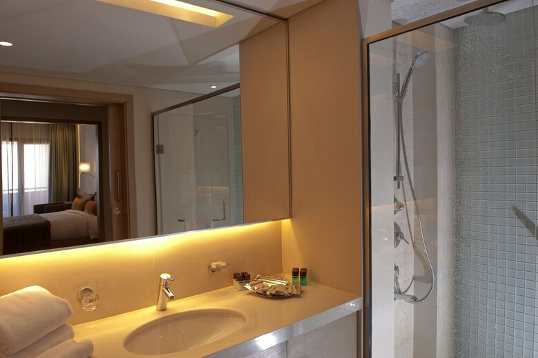 Hotel Saifi Suites