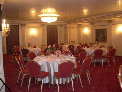 Promenade Hotel