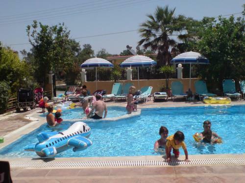 Hotel Makis Louvlis Apartments